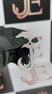 Colgante y Dijes Personalizados de Moissanita con Incrustaciones de Plata de Ley 925, Diseño Único con Letra Personalizada - Product Image 2