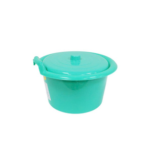 Silla de baño ligera con tapa hermética, plástico PP reforzado y diseño compacto que ahorra espacio - Product Image 4