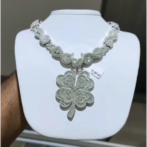 Colgante Personalizado Hiphop con Trébol de Plata 925 Bañado en Oro de 18k, con Moissanita VVS que Pasa la Prueba del Diamante, para Fiestas - Product Image 1