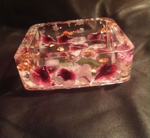 Premium Decorative Resin Ashtray Featuring Heat Resistant Glossy Surface For Elegant Smoking Area Accessories - Product Image 4