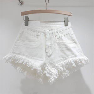 Shorts d'été premium pour femmes, taille élastique, coupe décontractée, avec fabrication de logo personnalisé - Product Image 4