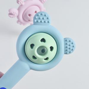 Anneau de dentition pour bébé en forme d'ours – Silicone de qualité alimentaire avec hochet intégré pour une mastication et un jeu sécurisés - Product Image 3