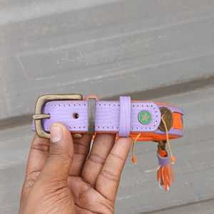 Collier pour chien fait main en perles, motif cœur violet et orange, en cuir réglable avec pompon - Product Image 4