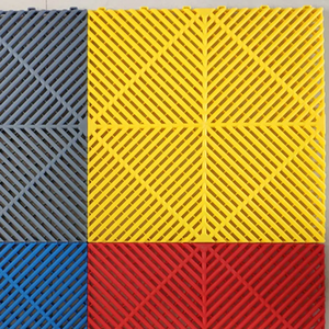 Dalles de sol en plastique emboîtables antidérapantes durables, matériau PP résistant à l'usure pour lavage de voitures, piscine, jardin, garage - Product Image 3