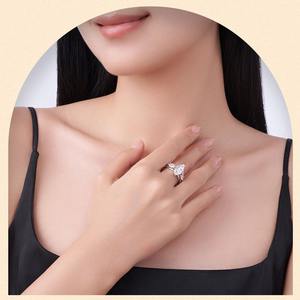 Bague élégante en diamant taille ronde, style mariage et fiançailles, bijoux de mode, disponible au prix de gros - Product Image 3