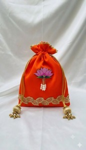 Sacs Potli Artisanaux Écologiques Festifs avec Ornements Lotus, Pochettes d'Emballage Cadeau Ethniques pour Mariages, Fruits Secs et Noix, Style Indien - Product Image 4