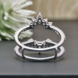 แหวนแต่งงานทองคำขาวประดับเพชรเพาะเลี้ยงทรงลูกแพร์โค้งมน พร้อมแหวนคู่สำหรับเป็นของขวัญวันครบรอบแต่งงาน - Product Image 3