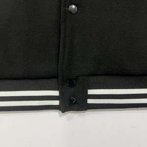 Chaquetas Varsity de Invierno Personalizadas en Blanco y Negro, Estilo Retro, de Forro Polar y Cuero, con Cuello Alto, Bordado, Transpirables y Resistentes al Viento para Hombre - Product Image 4