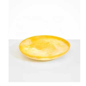 Assiette à salade en résine écologique colorée, personnalisée pour l'hôtellerie et la restauration, style moderne et luxueux, durable, par Artizon Studio - Product Image 1