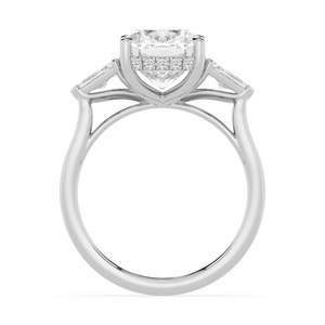 Bague de fiançailles contemporaine en or rose 10K avec diamant de laboratoire taille coussin longue et détails de pierres latérales taille bouclier rond - Product Image 4