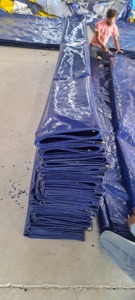 Bâche en tissu bleu avec œillets métalliques et boucles, imperméable, pour usage extérieur, tissage uni, poids moyen - Product Image 3