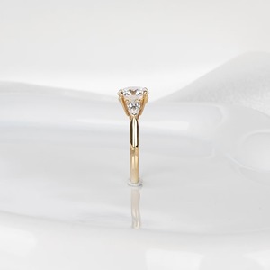 แหวนเพชรเพาะเลี้ยง 2 กะรัต พรีเมียม E VVS2 รับรองโดย IGI ทรงกลมสามเม็ด ทองคำขาว 14K แหวนหมั้น - Product Image 1