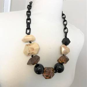 Collier tendance pour femme, effet marbre unique, bijou élégant, accessoire de mode haut de gamme en résine artistique - Product Image 4