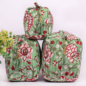 Sacs à maquillage matelassés floraux faits à la main avec fermeture éclair, écologiques, portables, grande capacité, en coton, pour femmes, pour les voyages - Product Image 2