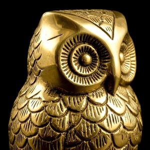 Statue d'hibou en laiton massif, figurine décorative d'hibou, finition antique, sculpture d'oiseau en laiton gravé, objet de luxe pour la maison, le bureau ou la table. - Product Image 2
