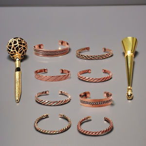 Bracelet en cuivre martelé fait main Antique Creations - Bijoux ayurvédiques de luxe pour la remise des diplômes, Thanksgiving, cadeau personnalisé pour - Product Image 1