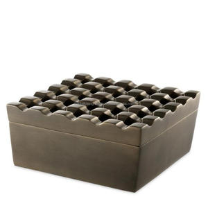 Cendrier Couronne en laiton massif Conteneur de cendres de cigares et de cigarettes Cendriers portables Vaisselle de bureau et de maison Cendrier unique Ventes - Product Image 3