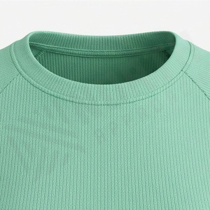 เสื้อยืดคอตตอนทรงบ็อกซี่พิมพ์โลโก้ตามสั่งสำหรับผู้หญิง เสื้อครอปแขนสั้น เสื้อยืดผู้หญิงทันสมัย ชุดออกกำลังกาย ชุดกีฬา - Product Image 4