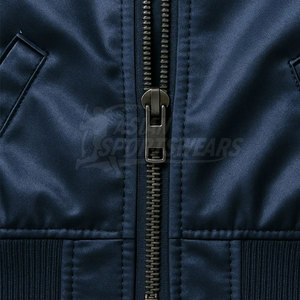 Veste en satin pour homme au design élégant avec surface lisse, manches longues, pour un style tendance et streetwear - Product Image 3