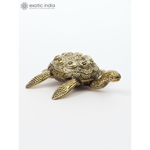 Petite sculpture en laiton vastu tortue de 3.2 pouces Statue de conception traditionnelle élégante pour la décoration intérieure et les cadeaux fabriqués en Inde - Product Image 4