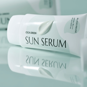 เซรั่ม SPF50จาก CICA Black Rouge vegan CICA calm Sun + PA ++++ ให้ความชุ่มชื้นน้ำหนักเบาและป้องกันรังสียูวีทุกวันด้วยเนื้อเซรั่มนุ่ม - Product Image 5