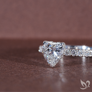 Anillo de Compromiso con Diamante Cultivado en Laboratorio, Corte Corazón, 1CT, Certificado por IGI |   Anillo de Oro Sólido de 10K con Acentos Solitarios - Product Image 2