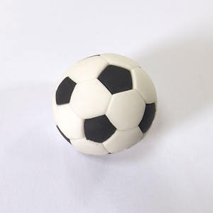 Gommes à effacer en forme de ballon de football (lot de 4) - Product Image 4