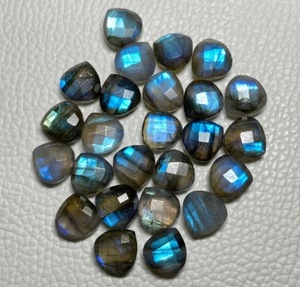 Pierre précieuse naturelle de luxe en labradorite, taille triligne, à éclat multicolore et jeu de couleurs, pierre libre pour la création de bagues et pendentifs personnalisables - Product Image 3