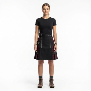 Kilt unisexe noir à carreaux utilitaire avec panneaux cargo, multi-poches, détails zippés, style streetwear et workwear, design premium personnalisé - Product Image 3