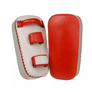 Bouclier de frappe en cuir sur mesure de haute qualité pour l'entraînement de MMA, Muay Thai et boxe, avec logo personnalisé imprimé. - Product Image 4