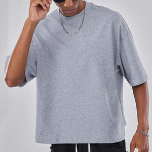 Camiseta de corte holgado y pesado, blanca lisa, con detalles negros, de punto, estilo boxy. - Product Image 2