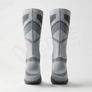 Chaussettes de sport pour hommes, motif géométrique, tricotées, respirantes, coton, polyester, élasthanne, style sport d'été - Product Image 2