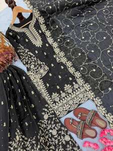 ชุดคุร์ตีผ้าไหมแท้สำหรับผู้หญิง พร้อมกางเกงพลลาซโซ่และผ้าคลุมไหล่ ประดับด้วยเลื่อม ดอริ และงานโมติ - Product Image 5