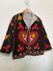 Chaqueta de Terciopelo Marrón Oscuro Hecha a Mano para Mujer, con Bordado Floral Vibrante Suzani, Estilo Boho Chic, Reversible, Kimono Abierto por Delante - Product Image 2