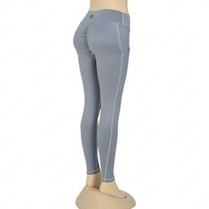 Mallas deportivas sin costuras OEM hechas a medida para tu ropa deportiva Pantalones de yoga ligeros de cintura alta Mallas de Yoga de cintura elástica - Product Image 2