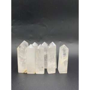 Torre de Cuarzo Natural Pulido de 9 cm, Cristal Transparente para Sanación y Decoración, Decoraciones de Cristal Premium, Categoría de Producto - Product Image 2