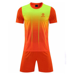 Dernier design, nouveau style, uniforme de football respirant, 100% polyester, qualité supérieure, couleurs et designs personnalisables, COLFAX SPORTS WEARS - Product Image 1