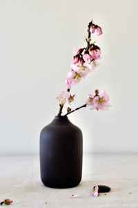 Vases à fleurs en céramique de style antique pour fleurs séchées, design antique beige, style Art Déco, par Universal Overseas - Product Image 4