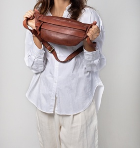 Sac de poitrine antivol élégant et moderne en cuir véritable, imperméable, grande capacité, personnalisable OEM, sac de voyage grande taille - Product Image 2
