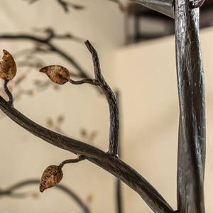 Cama con Dosel de Hierro Inspirada en la Naturaleza, Fabricada a Mano con un Estructural de Ramas Forjadas, Diseño Escultural de Muebles Metálicos para Dormitorio - Product Image 3