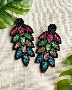 Pendientes Colgantes Hechos a Mano con Forma de Sombrero de Duende, Bordado de Algodón, Detalle de Trébol Verde y Amarillo, Forma Personalizada para el Día de San Patricio - Product Image 3