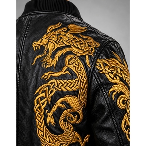 La veste en cuir classique pour motard avec des détails raffinés, une coupe confortable et un style polyvalent pour les jours de travail, les week-ends et les voyages - Product Image 4