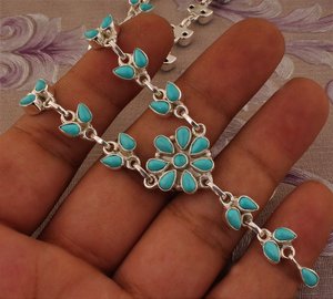 Breloque artisanale vintage en turquoise « La Belle Endormie » en argent sterling 925 avec pierre en forme de poire, bijou en pierre précieuse naturelle, cadeau pour femmes et hommes - Product Image 3