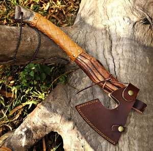 Hacha Vikinga con Hoja de Acero de Alto Carbono Grabada, Mango de Madera de Grado Industrial para Uso en Supervivencia al Aire Libre - Product Image 3