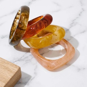 Pulsera de Resina Ligera de Proveedor Indio, Pulsera Moderna para Mujeres y Niñas, Uso Diario, Fiestas, Bodas y Festivales, en Oferta - Product Image 5