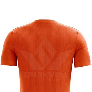 เสื้อวอลเลย์บอลผู้ชายสีส้มลายกราฟิก คอกลม แขนสั้น ผ้าโพลีเอสเตอร์ซับเหงื่อ ระบายอากาศได้ดี - Product Image 4
