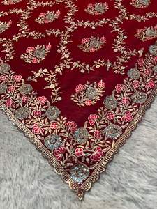 Saree Georgette de créateur avec Zari en or rose, pierres argentées Jharkan, broderie Jaal complète et chemisier élégant pour les mariages d'hiver - Product Image 3