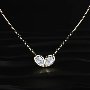 Pendentif en or avec deux diamants CVD de laboratoire en forme de poire, couleur D-E, certifié IGI, clarté VVS-VS, pour fiançailles et mariage - Product Image 1