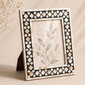 ZONE ARTISANAUTE HCZ-44 Élégant Cadre Photo Vertical Décoratif Léger en Bois Sculpté à la Main avec Incrustation de Nacre et Couleurs Vives - Product Image 4