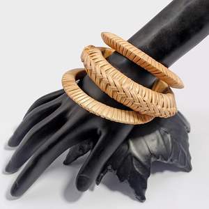 Bracelet de manchette en rotin du Vietnam écologique et élégant Design bohème léger pour les femmes Mode d'été et cadeaux réfléchis - Product Image 2